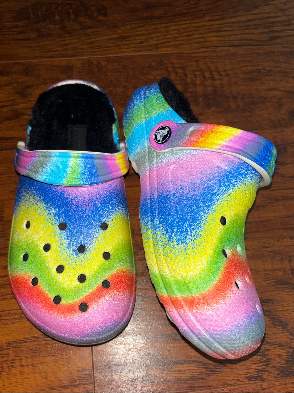 CROCS NEW Rainbow Sparkle Tie-Dye Slip-On Clogs Fuzzy Black Fur Lining M4 W6